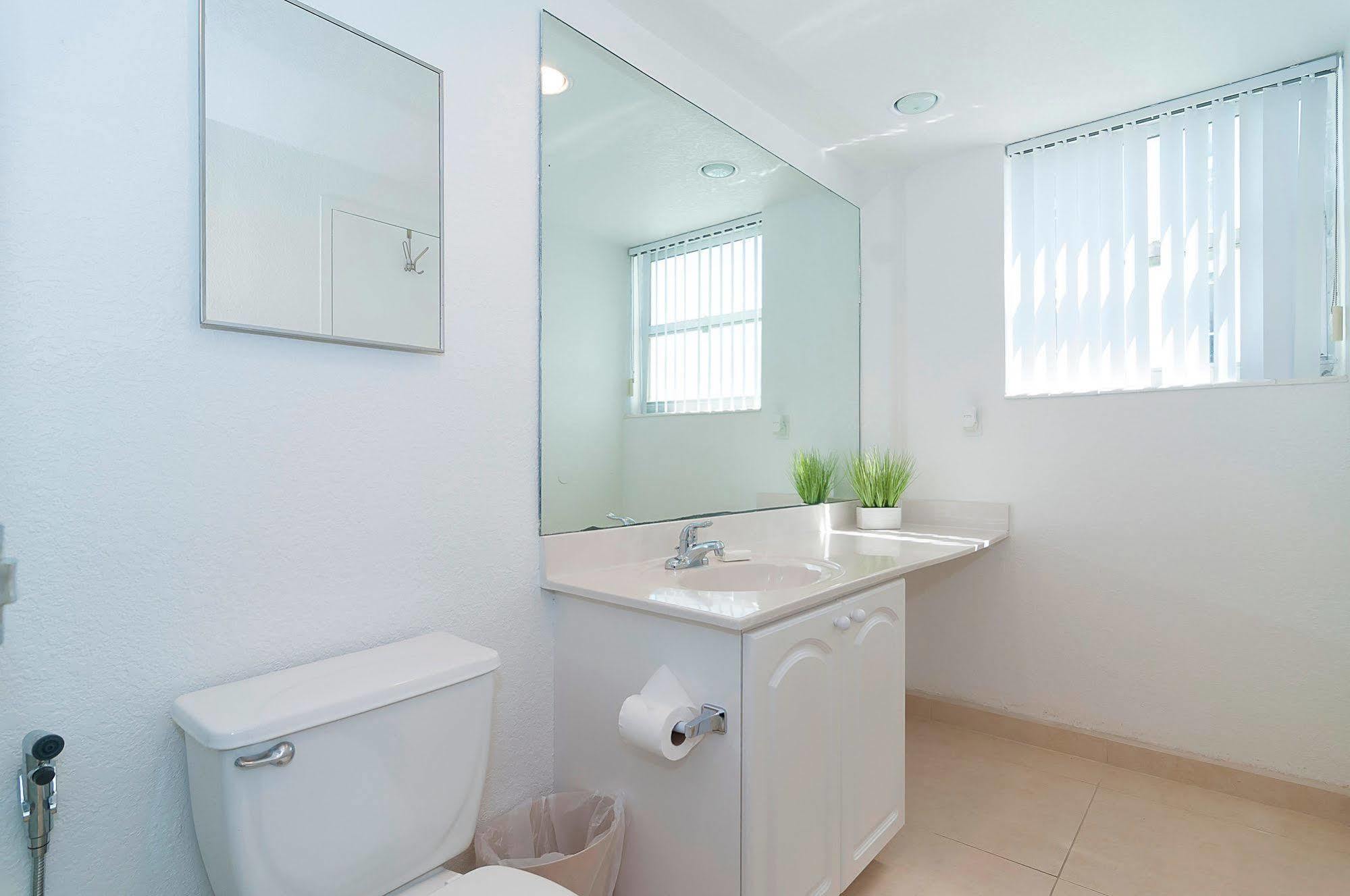 Apartments At Sian Residences Hallandale Beach Exterior photo