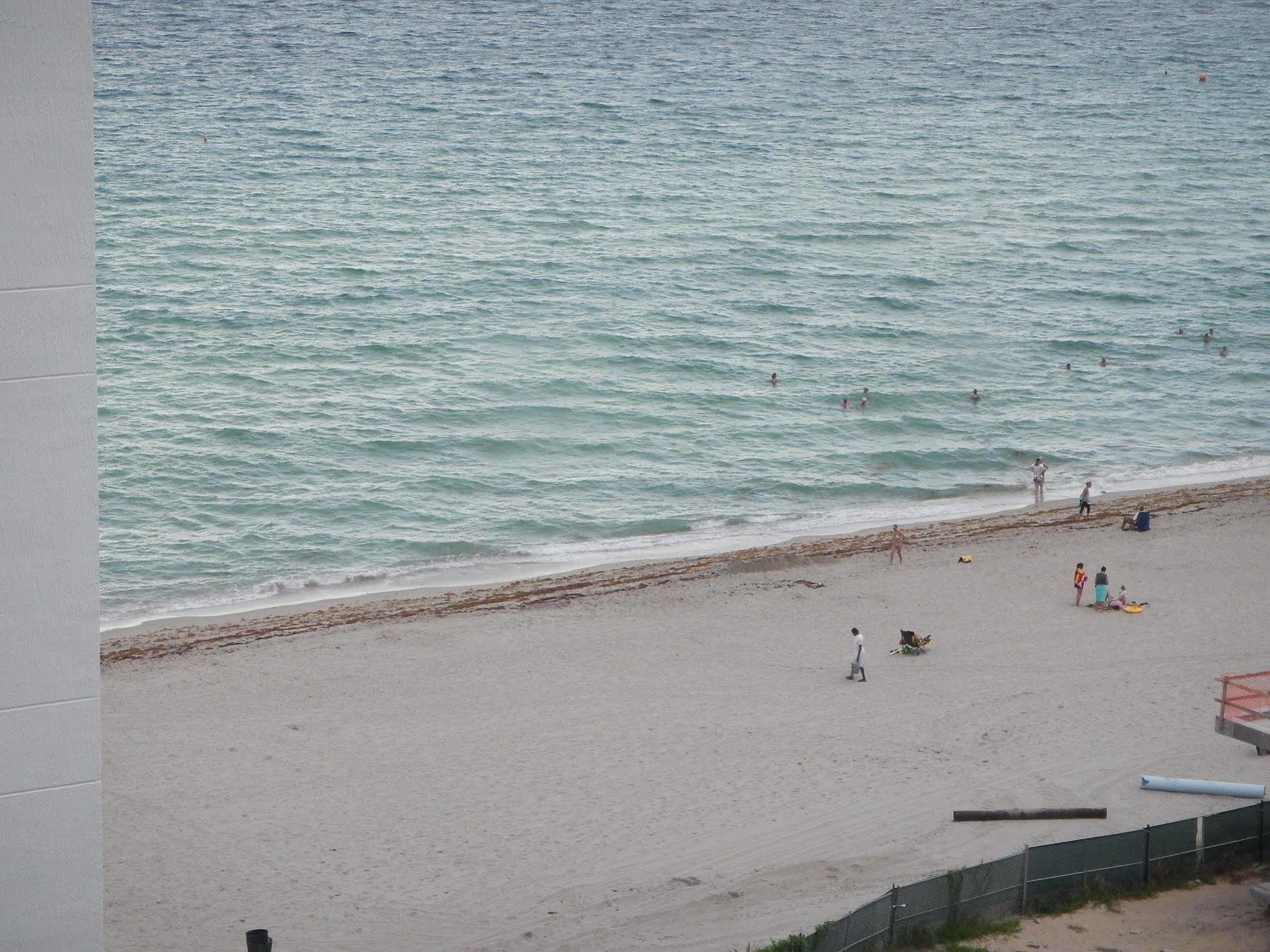 Apartments At Sian Residences Hallandale Beach Exterior photo