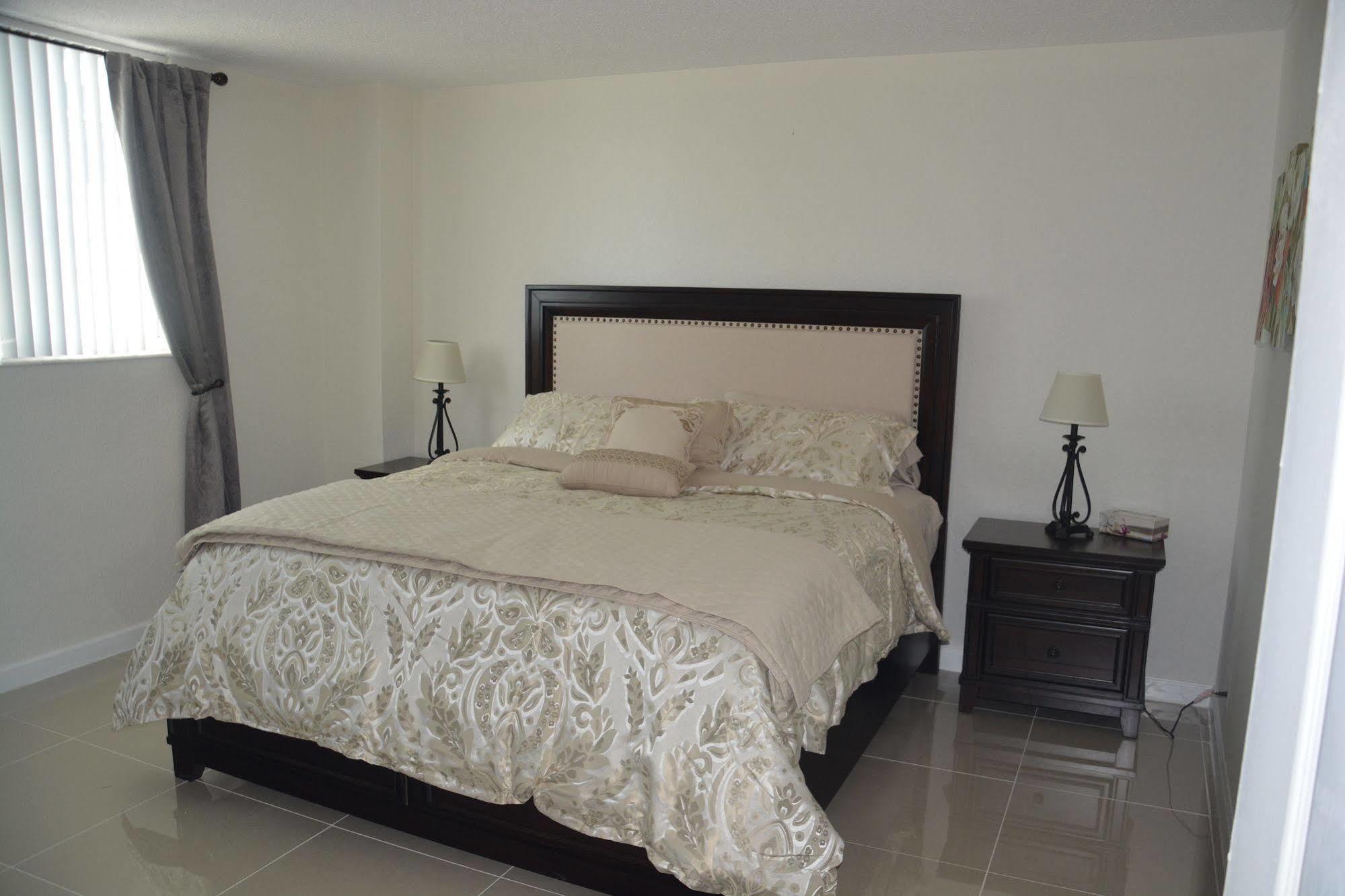 Apartments At Sian Residences Hallandale Beach Exterior photo